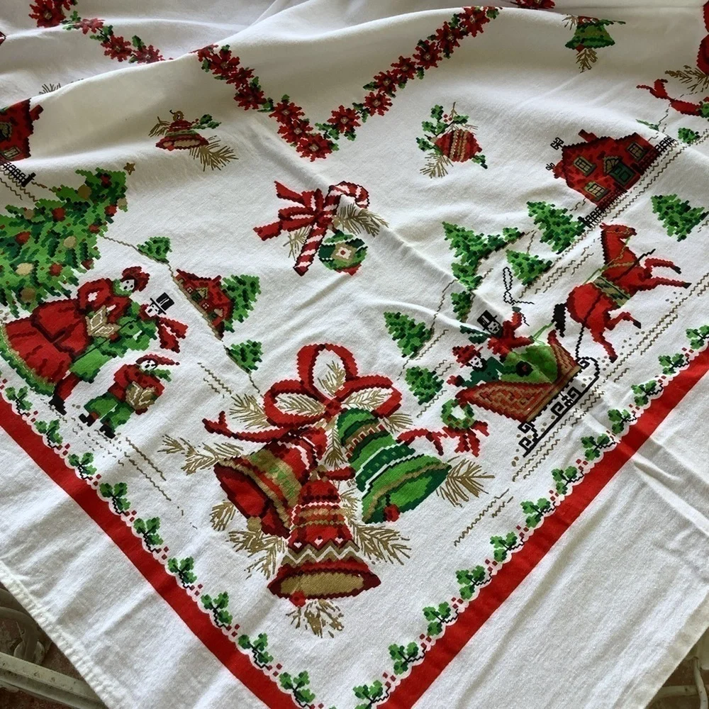 Vintage Christmas Red Green Tablecloth Linen Tablescapes